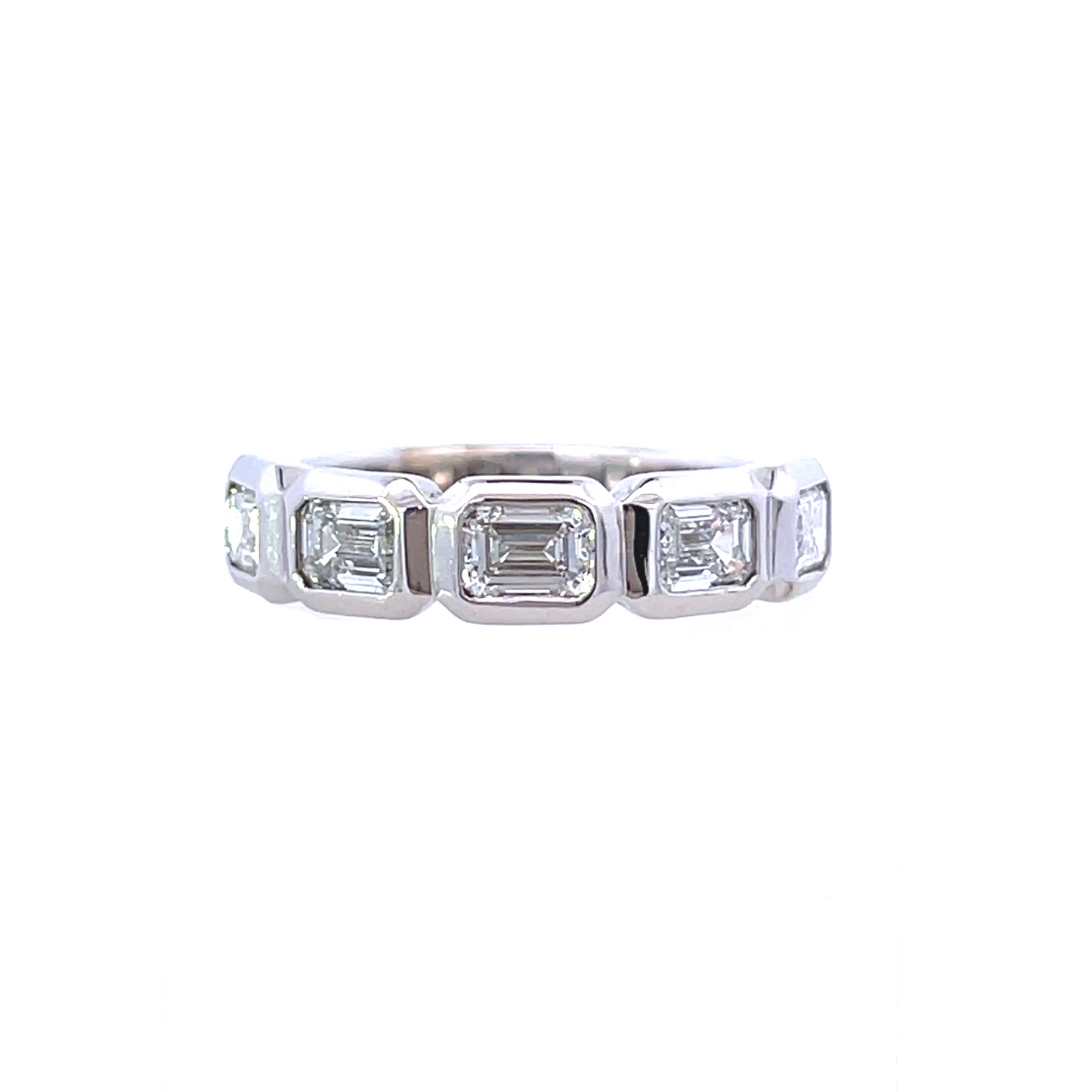 18 kt white gold Emerald cut diamond band