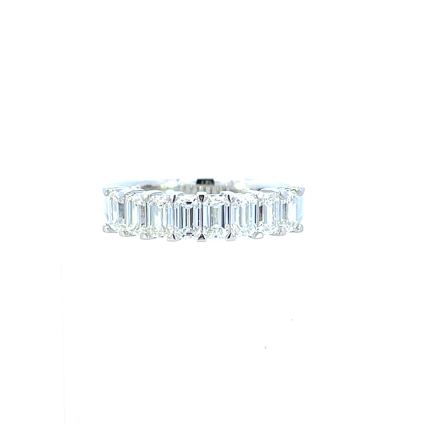 18 kt white gold Emerald cut diamond band