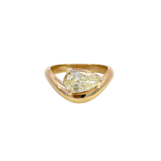 14kt Yellow Gold Pear Shape Ring - J37621